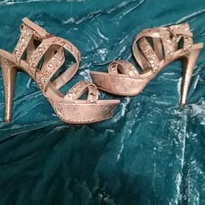 Pre owned Guess high heels